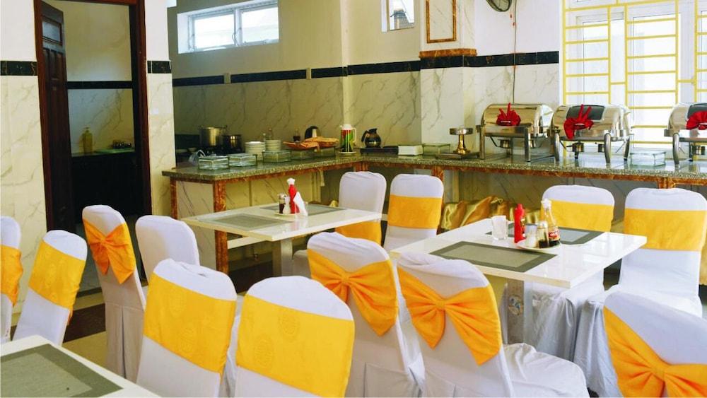 Hong Phuc Hotel Куинён Экстерьер фото