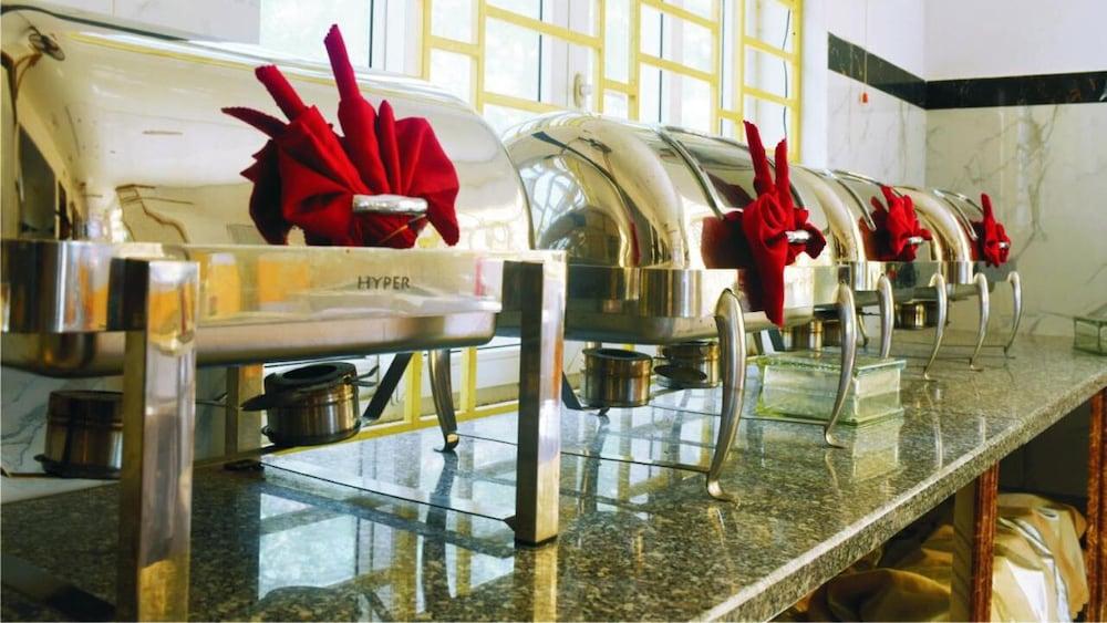 Hong Phuc Hotel Куинён Экстерьер фото
