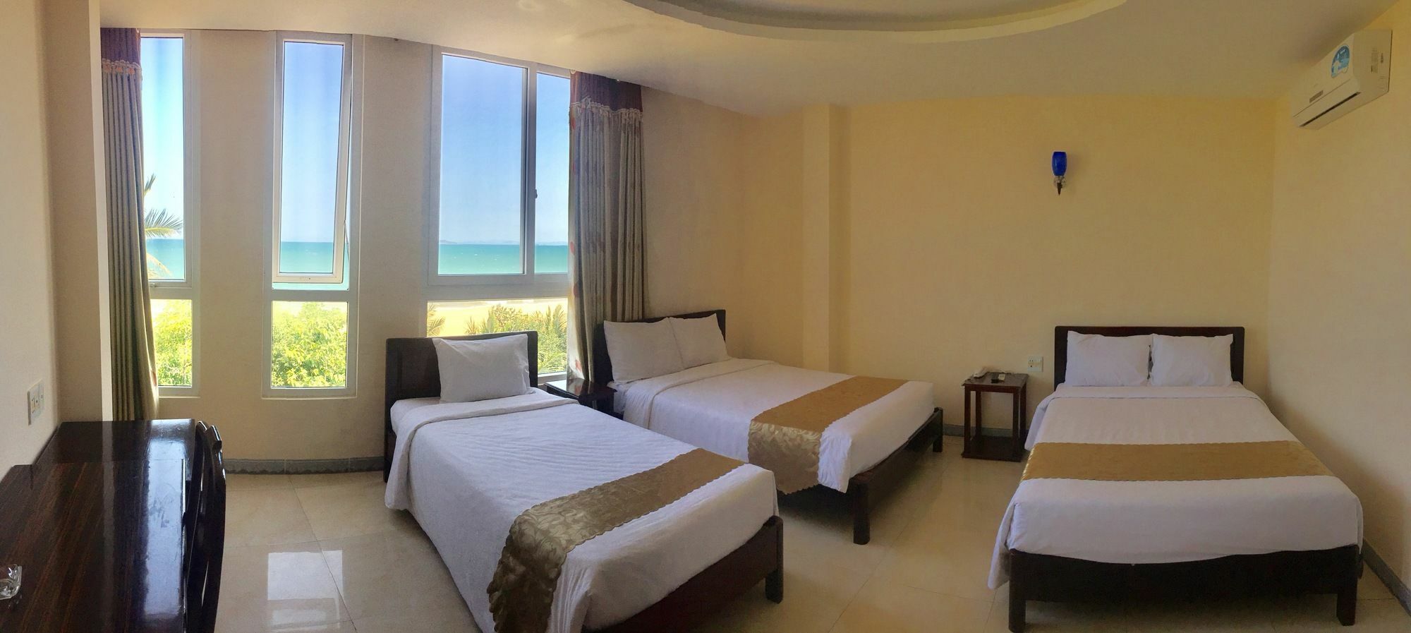 Hong Phuc Hotel Куинён Экстерьер фото